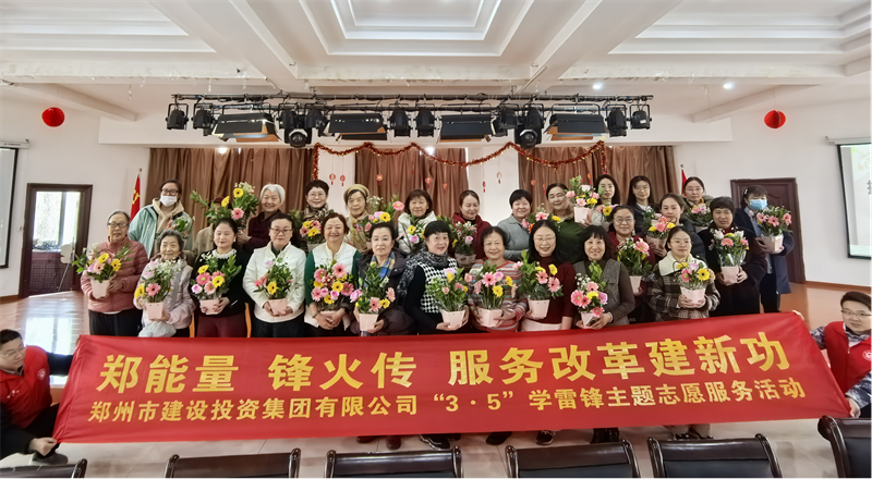 HTH华体会（中国）体育官方网站-HTH.COM
开展“指尖绽芳华 花香悦巾帼”插花活动
